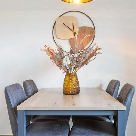 Daire With Cosy Sunny Terrace *