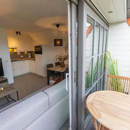 With Cosy Sunny Terrace Daire *
